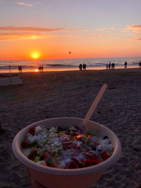 Eating On The Beach, Beach Sunset Aesthetic, Food Beach, Tropical Food, Florida Life, Beach Meals, Summer 2025, Sunset Aesthetic, Beach Aesthetic