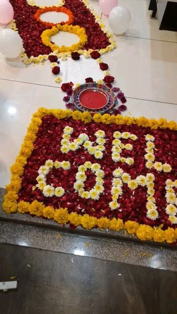 Bridal Home Entry Decoration, Welcome Decoration With Flowers, Welcome Home Flower Decoration, Flower Welcome Decoration, Simple Flower Decorations Indian, Welcome Flower Rangoli, Welcome Baby Decoration Ideas At Home With Flowers, Welcome Rangoli With Flowers, Baby Welcome Decoration Home Indian