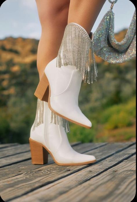 Botas Western, Cowgirl Boots Outfit, Crystal Fringe, Pointed Toe Ankle Boots, Taylor Swift Tour Outfits, Miss Lola, Looks Country, Nashville Outfits, Western Ankle Boots