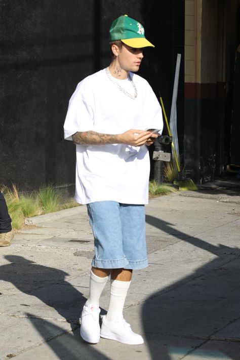 Justin Beiber Style, Justin Bieber Outfits, Justin Bieber Style, Spring Outfits Men, Street Fashion Men Streetwear, November 3, Streetwear Men Outfits, Outfits With Hats, Music Studio