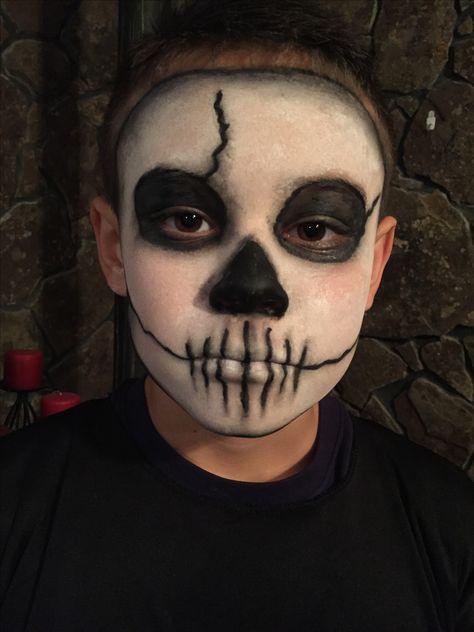 Skeleton face paint Boy Halloween Makeup Easy, Ghoul Face Paint, Halloween Face Paint Boys, Diy Face Paint Halloween, Skeleton Face Paint Easy Kids, Easy Skeleton Face Paint For Kids, Scary Face Paint Easy, Skeleton Face Paint Kids, Easy Skull Face Paint