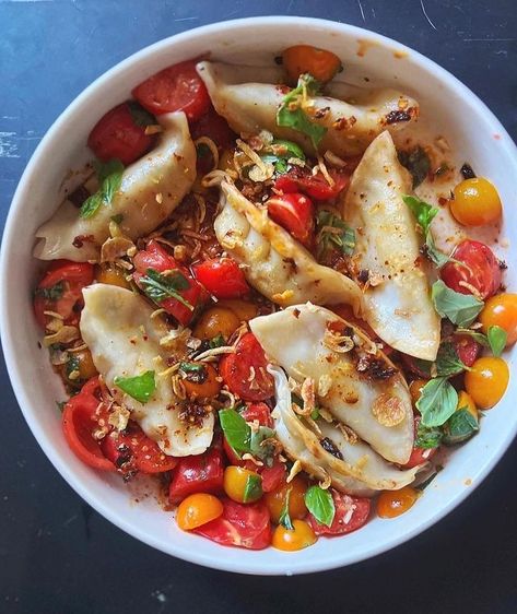 Hetty Lui McKinnon 雷瑜 | This tomato dumpling salad just keeps on giving. I can’t tell you how many of these salads I’ve been tagged on this summer, but keep it… | Instagram Dumpling Tomato Salad, Plantyou Dumpling Salad, Kimchi Salad Bowl, Dumpling Salad, Filipino Tomato And Onion Salad, Smitten Kitchen Salad, Chilli Crisp, Keep On, Recipe Box