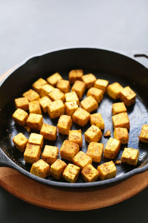 Best Tofu Recipes, Green Curry Sauce, Tofu Recipes Easy, Bbq Dishes, Minimalist Baker, Crispy Tofu, Curry Dishes, Cooking For Two, Easy Cooking Recipes