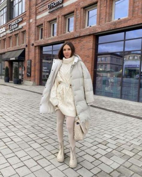 a total neutral outfit with a white patterned sweater dress, white tights, white chunky boots, a puff jacket and a creamy bag White Chunky Boots, Europe Winter Fashion, Smart Casual Women Outfits, Cold Fashion, Smart Casual Women, Winter Outfits Warm, Patterned Sweater, White Tights, Puff Jacket