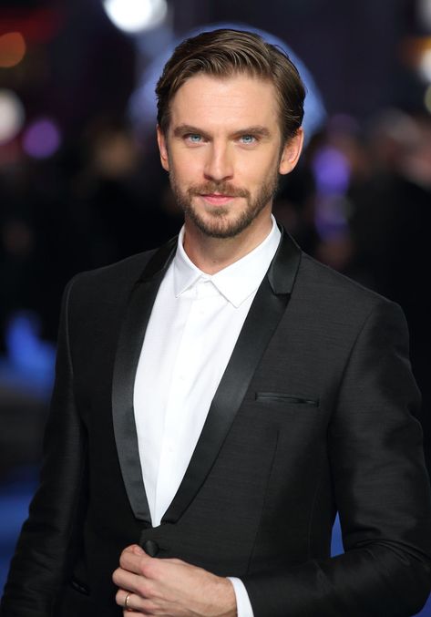 Dan Stevens Officially Cast as The Beast in Disney's Live-Action 'Beauty and the Beast' http://www.rotoscopers.com/2015/03/05/dan-stevens-officially-cast-as-the-beast-in-disneys-live-action-beauty-and-the-beast/ Downton Abbey Dan Stevens, Matthew Crawley, Dan Stevens, Luke Evans, Disney Beauty And The Beast, Handsome Actors, The Hollywood Reporter, British Actors, Downton Abbey