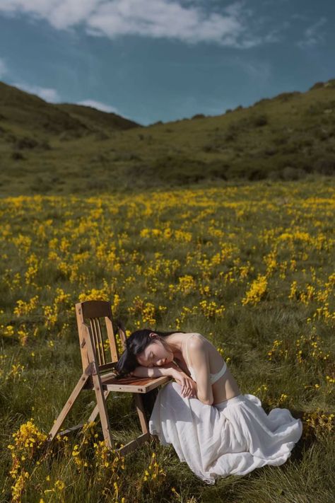 Editorial Forest Photoshoot, Photo Shoots In Nature, Editorial Nature Photoshoot, Nature Editorial Photoshoot, Alone Photoshoot Ideas, Rapeseed Field Photoshoot, Photo Shoot In Field, Outdoor Photoshoot Concepts Creative, Fairy Aesthetic Photoshoot