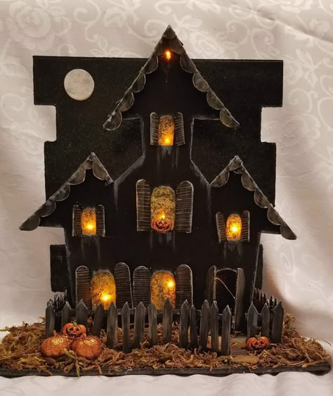 Dollar Tree Wooden Haunted House, Wood Haunted House, Dollar Tree Haunted House Cutout, Dollar Store Halloween Diy, Halloween Haunted House Decorations, Haunted House Diy, Dollhouse Halloween, Casa Halloween, Fall Decor Diy Crafts