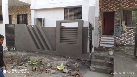 Inspiring Boundary Wall Enhancing Security And Aesthetics Front Compound Wall Design, Boundry Wall Design Modern, Front Boundary Wall Design Exterior, Compound Wall Design Exterior Indian Simple, Compound Wall Design Exterior, Boundary Wall Design Exterior, Parapet Wall Design, Compound Design, Boundry Wall