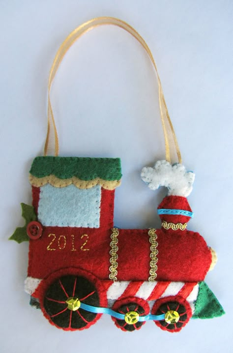 Felt Train, Train Ornament, Holiday Train, Felt Crafts Christmas, Felt Christmas Decorations, Ornament Tutorial, Christmas Train, Felt Decorations, Felt Christmas Ornaments