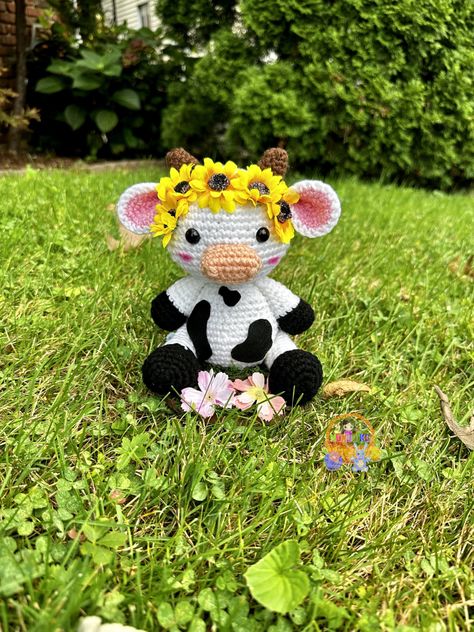 Crochet Sunflower Cow, Easy Crochet Animals, Crochet Sunflower, Fun Crochet, Flower Crochet, Fun Crochet Projects, Dog Flower, Crochet Animals, Crochet Flowers