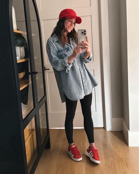 Red Checkered Vans Outfit, Red Mules Outfit, Checkered Vans Outfit, Red Sneakers Outfit, Black Leggings Outfits, Style Black Leggings, Athleisure Outfits Fall, Red Shoes Outfit, Outfit Campus