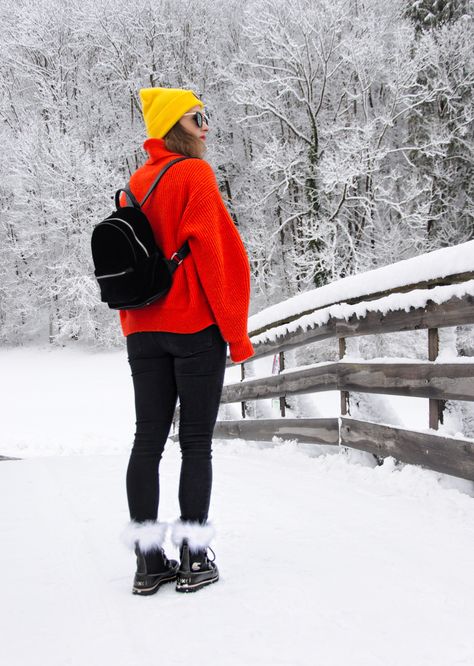 Yellow Beanie Outfit, Comfy Boots Winter, Trending Casual Outfits, Switzerland September, Beanie Outfits, Casual Pullover Outfit, Red Jacket Outfit, Modest Black Dress, Fluffy Boots