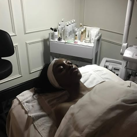 Esthetician Inspiration, Medical Esthetician, Esthetician School, Medical Aesthetician, Oxygen Facial, Esthetician Room, Facial Aesthetics, Black Femininity, Facial Spa