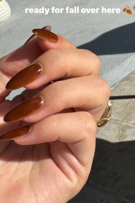 The 19 Best Hailey Bieber Nails Top the Glazed Donut Manicure Trend | Marie Claire Syrup Nails, Cinnamon Nails, Hailey Bieber Nails, Bieber Nails, New Nail Colors, Fall Nail Trends, Classic Nails, Gel Nail Polish Set, Popular Nails