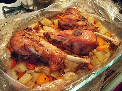 Turkey Legs In Oven Bag, Reynolds Oven Bag Recipes, Baked Turkey Legs, Chicken Legs In Oven, Turkey In Roaster Oven, Oven Baked Chicken Legs, Roasted Turkey Legs, Turkey Leg Recipes, Oven Bag