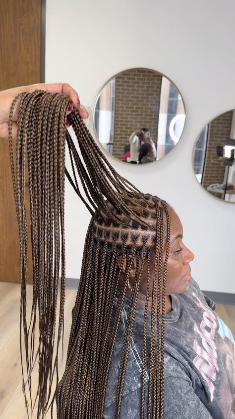 HOUSTON BRAIDER | On a scale of 1 to 10 , how would you rate these small medium Knotless braids 😻😻😻. Secure your spot ❗️Book this look under small Medium… | Instagram Knotless Braids Medium Color, Types Of Knotless Braids, Shmedium Knotless Braids Parts, Medium Part Knotless Braids, Knotless Braids Size Chart, Tiny Knotless Box Braids, Vacation Hair Braids, Colored Knotless Braids, Small Medium Knotless