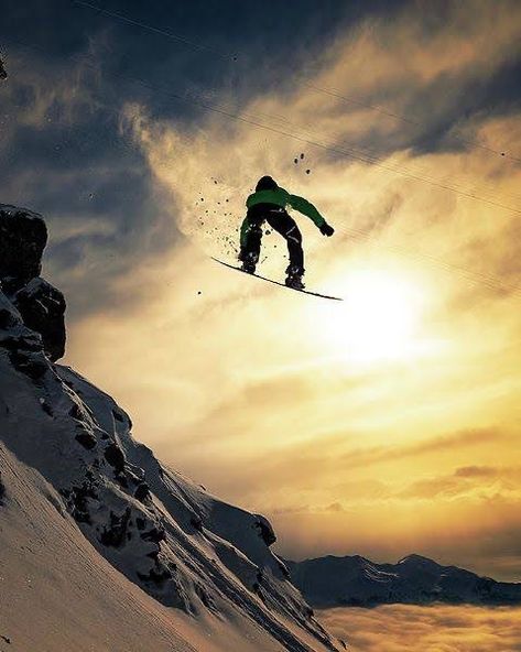 Snowboarding Wallpaper, Sushi In Japan, Snowboard Aesthetic, Snowboarding Pictures, Snowboarding Photography, Snowboarding Aesthetic, Snowboarding Videos, Snowboard Art, Summer Vacation Spots