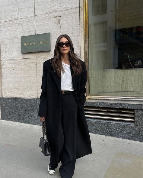 Black Celine Belt Outfit, Celine Sunglasses Outfit, Celine Belt Outfit, Maxi Coat Outfit, Belt Dress Outfit, Gf Outfits, Black Coat Outfit, Look Winter, Outfit Autumn