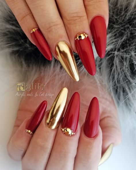 Red Gold Nails Christmas, Red And Gold Nail Art Designs, Red And Gold Nail Designs Classy, Red And Gold Chrome Nails, Valentines Chrome Nails, Red Gold Nails Design, Red And Gold Nails Acrylic, Red And Golden Nails, Red And Gold Nail Art