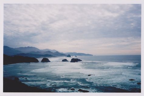 by  n.corum Perjalanan Kota, Oregon Coast, Pretty Places, The Sky, Beautiful Places, We Heart It, Vision Board, Surfing, Favorite Places