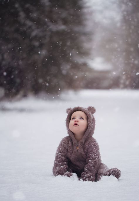 Snow Baby Pictures, Winter Baby Pictures, Snow Family Pictures, Winter Snow Photography, Winter Family Photoshoot, Winter Family Photography, Winter Family Pictures, Baby Family Pictures, Christmas Baby Pictures