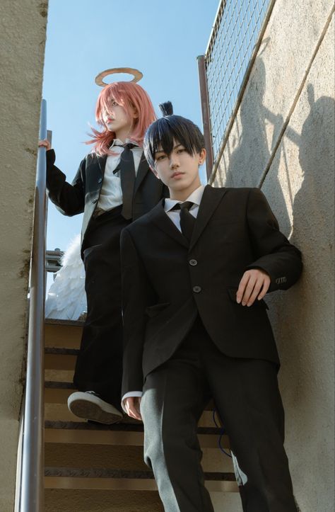 Chainsaw Man cosplay | by @chichibaba222 & @pupupopo999 on Twitter Duo Cosplay, Chainsaw Man Cosplay, Man Cosplay, Concept Clothing, Male Cosplay, Gesture Drawing, Cosplay Diy, Chiba, Action Poses