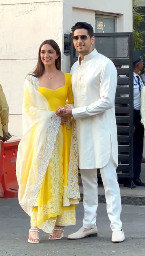 Kiara Advani And Sidharth Malhotra, Sidharth Malhotra, New Bride, Couple Dress, Desi Fashion Casual, Casual Indian Fashion, Bollywood Outfits, Indian Fashion Saree, Indian Dresses Traditional