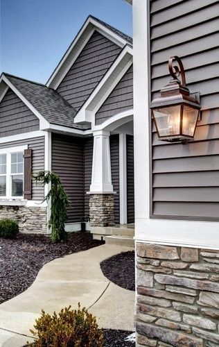 Vinyl siding and stone is a great combination - from Indulgy - Click for more Interior Design Country, Exterior Houses, Stone Exterior, Paint White, Siding Colors, Casas The Sims 4, Traditional Exterior, Casa Exterior, Exterior Remodel