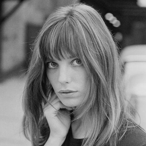 How to Get Birkin Bangs Birkin Bangs, Jane Birken, Jane Birkin Style, Straight Across Bangs, Dunner Wordend Haar, Celebrity Hairstylist, Hair To One Side, Longer Hair, Effortless Hairstyles