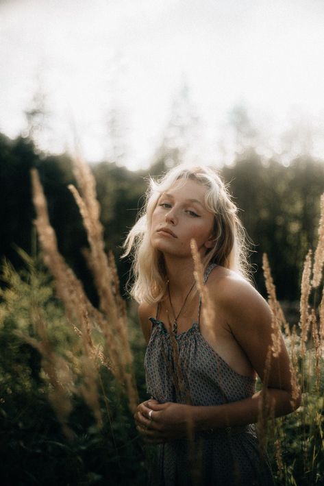 Hazy cinematic female portrait in the fields. Lifestyle Editorial, Female Portrait Photography, Leipzig Germany, Outdoor Portrait, Girl In Water, Dreamy Photography, Creative Photoshoot Ideas, Salzburg Austria, Outdoor Portraits