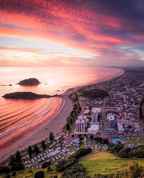 Mt Maunganui in NEW ZEALAND (@destinationnz) on Instagram: “An excellent shot from the Mount looking down at Tauranga captured by the awesome @rachstewartnz #mtmaunganui_NZ Mount Maunganui New Zealand, New Zealand Summer Aesthetic, New Zealand Aesthetic, Mt Maunganui, New Zealand Summer, Things To Do In Auckland, Tauranga New Zealand, New Zealand North Island, New Zealand Trip