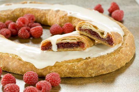 Sweet ruby red raspberries blended to perfection make our Raspberry Kringle a favorite! Raspberry Kringle Recipe, Raspberry Kringle, Kringle Pastry, Kringle Recipe, Danish Kringle, Danish Bakery, Cheese Danish, Raspberry Filling, Dessert Dips