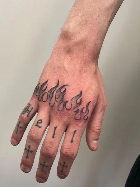 Flame Hand Tattoo Flame Hand Tattoo, Blue Flame Tattoo, Knuckle Tattoo, Herren Hand Tattoos, Flame Tattoo, Knuckle Tattoos, Flame Tattoos, Hand Tats, Fire Tattoo