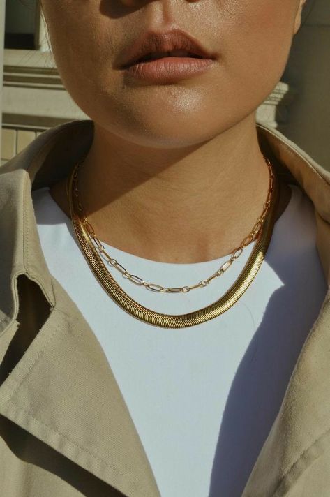 Snake Chain Gold, Flat Chain Necklace, Chain Outfit, Gold Neck Chain, Gold Herringbone Chain, Thick Gold Chain, Saturn Necklace, Chunky Gold Chain, Gold Snake Chain