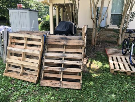 This is an easy to build, minimal extra supplies needed, and a perfect way to keep your bikes out of the weather. We used a total of 18 pallets. Here's how we did it!   Started with 20 pallets...after trial and error, found that a sawzall was best taking a part the pallets.   Checking out the size...looks right. You can see we used 6 whole pallets for the base and one cut in half for the back wall.   Side view after filling in the gaps of the pallets.   We added 2x4s from front to back… Pallet Shed Plans, Pallet Potting Bench, Diy Carport, Pallet Barn, Window Box Garden, Pallet Shed, Wood Storage Sheds, Pallet Headboard, Corrugated Roofing