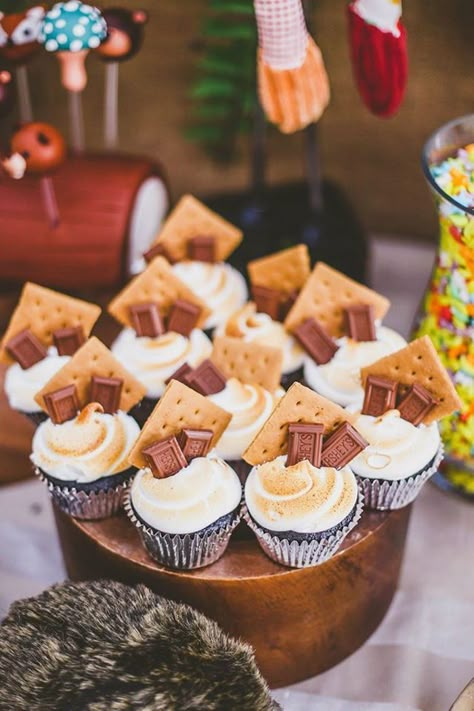 Autumn Bonfire, Campfire Party, Camping Theme Birthday, Glamping Birthday, Smores Cupcakes, Fall Party Themes, Glamping Party, Bonfire Party, Camping Theme Party