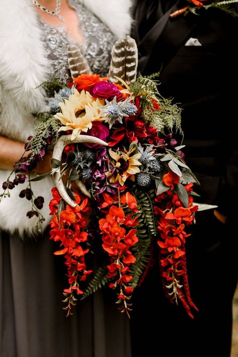 Feathers In Flower Arrangements, Antler Bouquet Wedding Flowers, Sunflower Pine Cone Wedding, Deer Antler Bouquet, Antler Wedding Bouquet, Turkey Feather Wedding Bouquet, Turkey Feather Bouquet, Mushroom Wedding Bouquet, Pheasant Feather Bouquet