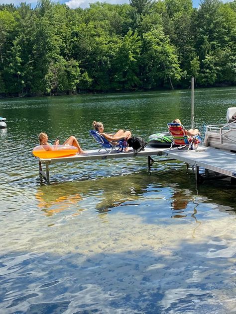 Living On A Lake, Cottage Weekend Aesthetic, Lake House Aesthetic Summer Friends, Tennessee Summer Aesthetic, Lake House Vibes, Lake House Aesthetic Summer, Cottage With Friends, Lake Aesthetics Summer, Summer Cottage Aesthetic