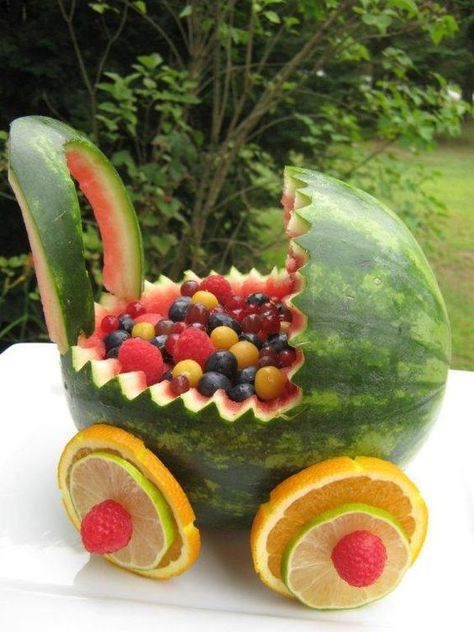 Watermelon Baby Carriage, Watermelon Fruit Salad, Fruit Buffet, Baby Shower Fruit, Watermelon Baby, Decorações Com Comidas, Watermelon Carving, Fruit Display, Dessert Aux Fruits