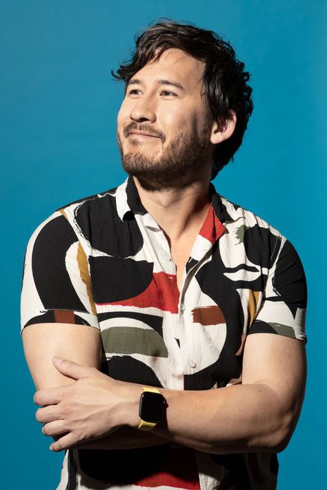 Markiplier’s Work Diary: ‘I Find a Game and I Play It. Not Much to It.’ - The New York Times Markiplier Wallpaper, Work Diary, Mark And Ethan, Handsome Male Models, Jack And Mark, Scary Games, Professional Men, Pewdiepie, Markiplier