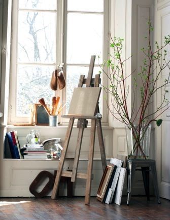 Just what my artist's corner will be/potentially look like - small corner space in the office. Clean with a simple easel to work with. love this Home Art Studios, Painting Corner, Art Studio Space, Art Studio Room, Art Studio At Home, Art Corner, Studio Room, Painting Studio, Studio Space