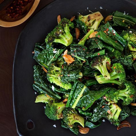 In this easy vegetable side dish, broccoli and kale are drizzled with a butter, garlic and crushed red pepper sauce. Serve this healthy recipe alongside roasted chicken, turkey or ham--or on top of your favorite whole grain, such as quinoa or farro. Thanksgiving Greens, Whole30 Thanksgiving, Vegetables Thanksgiving, Garlic Greens, Thanksgiving Side Dishes Crockpot, Kale Dishes, Veggie Patty, Sautéed Broccoli, Seasoned Vegetables