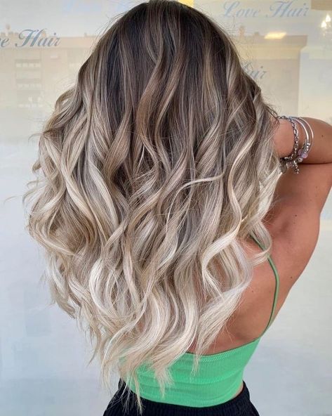 Blonde Curly Balayage, Bleach Hair Ideas, Curly Balayage, Bleach Hair, Rambut Brunette, Wig Wavy, Summer Blonde Hair, Balayage Technique, Pretty Blonde