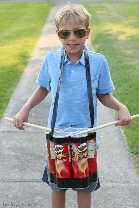 Upcycled Pringles Can DIY Drum Recycled Instruments, Diy Drum, Drum Craft, Puppet Stage, Activity Games For Kids, Diy Drums, Music Activity, Homemade Musical Instruments, Homemade Instruments