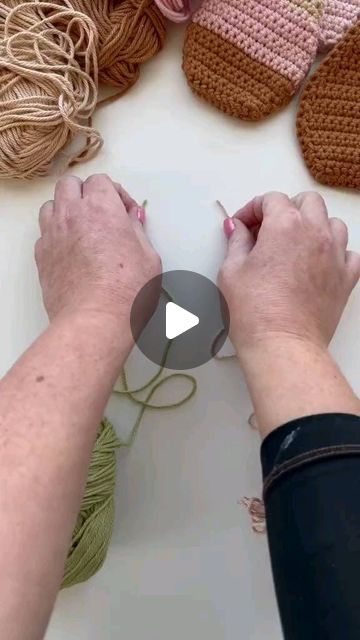 Joining Two Yarns Together, Magic Knot For Joining Yarn, Joining Yarn, Magic Knot, Types Of Knots, Knitting Wool, November 30, Clever Crafts, Tie Knots