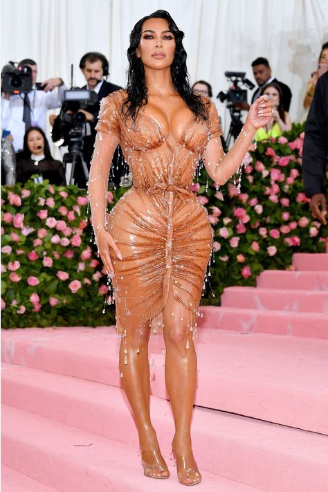 2019 Met Gala Iconic Met Gala Looks, Camp Notes On Fashion, Gala Outfits, Gala Themes, Met Gala Outfits, Wet Dress, Met Gala Dresses, Gala Looks, Amber Valletta