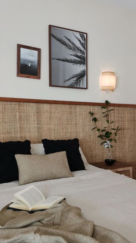 Guest Bedroom Mediterranean, Indonesian Bedroom, Bali Bedroom Inspiration, Mediterranean Bedroom Design, Indonesian Decor, Bali Bedroom, Diy Headboard Ideas, Wall Headboard, Rattan Bedroom