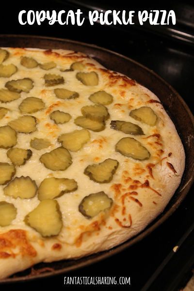 Pickle Pizza With Garlic Sauce Recipe, Pickle Pizza Sauce, Pickle Dessert Recipes, Pickle Pizza With Garlic Sauce, Specialty Pizza Ideas, Dill Pickle Pizza, Pickle Pizza Recipe, Specialty Pizza, White Garlic Sauce