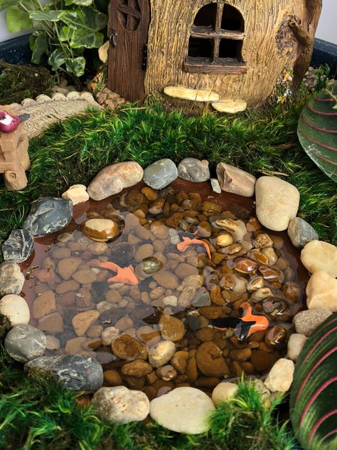 Miniature Garden Design, Kolam Koi, Garden Pond Design, Fairy Garden Designs, Koi Ponds, Koi Fish Pond, Garden Walkway, Pond Ideas, Japanese Koi