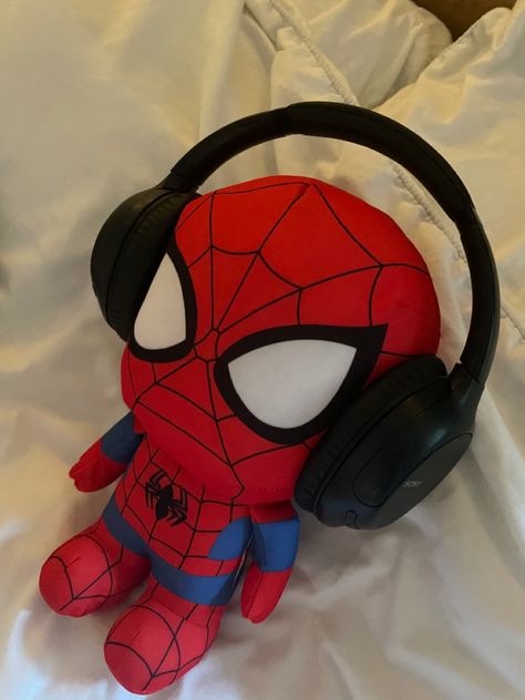 Spiderman Plushie Pfp, Plushies Spiderman, Spiderman With Headphones, Spider Plushie, Spiderman Gifts, Spiderman Theme, Bug Boy, Spiderman 3, Spiderman Pictures